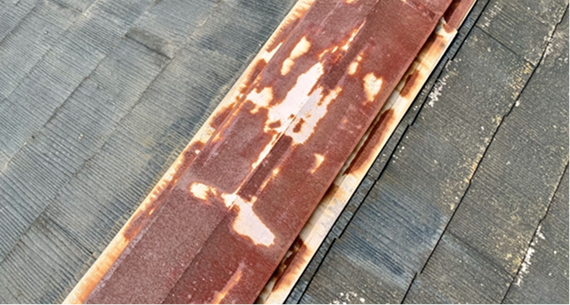 錆びている屋根板金