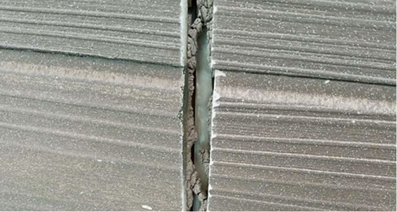 シーリングの剥がれ