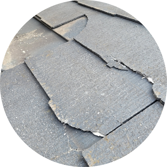 屋根材の割れやズレ