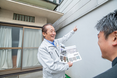 お客様とお話する様子