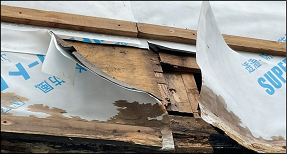 防水シートの劣化・破れ